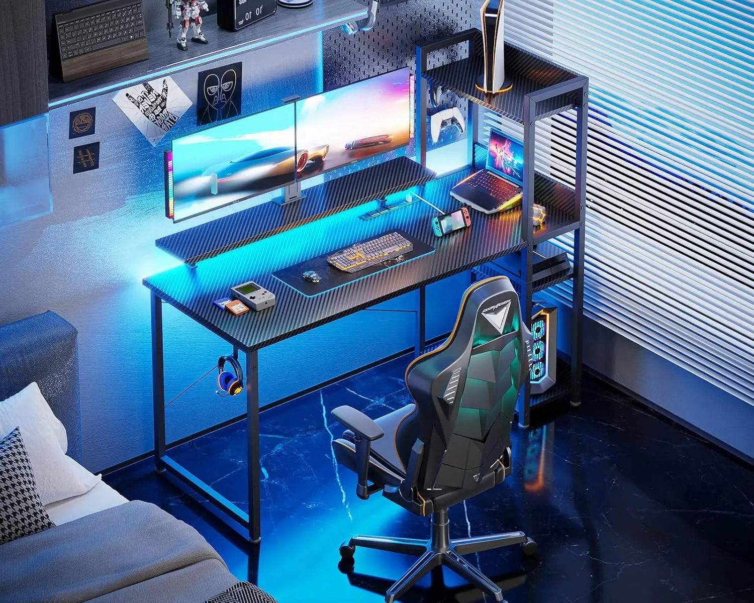 مكتب ألعاب قابل للعكس مع منافذ طاقة وأضواء LED، مكتب كمبيوتر مقاس 48 بوصة مع أرفف تخزين وحامل شاشة، حديث مع