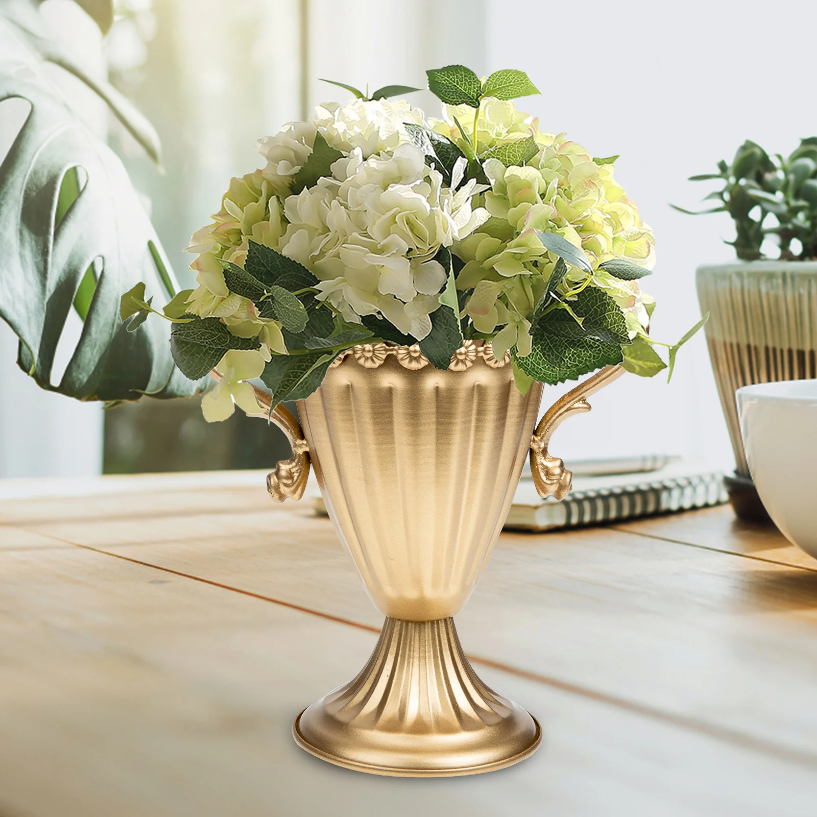 

Vintage Gold Iron Flower Rack Retro Style Wedding Tabletop Plant Vase Decorative Ornament Iron Flower Ware Desktop Ornament