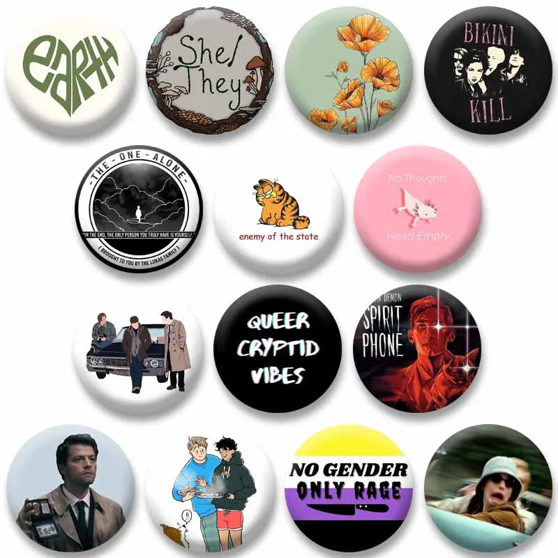 

Creative Evil Eye Soft Button Badge Black 8 Ball Round Brooch Funny Cartoon Animal Lapel Pins DIY Backpack Hat Decor Accessories