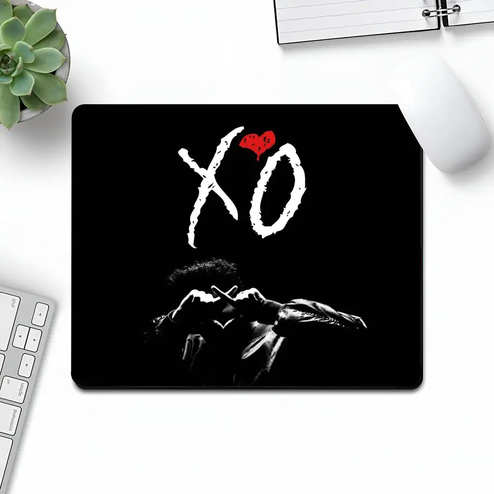

The Weeknd XO Singer Mouse Pad Art Gaming Gamer Small Animal Rubber Locking Edge Large Computer MousePad Laptop Desk Pad