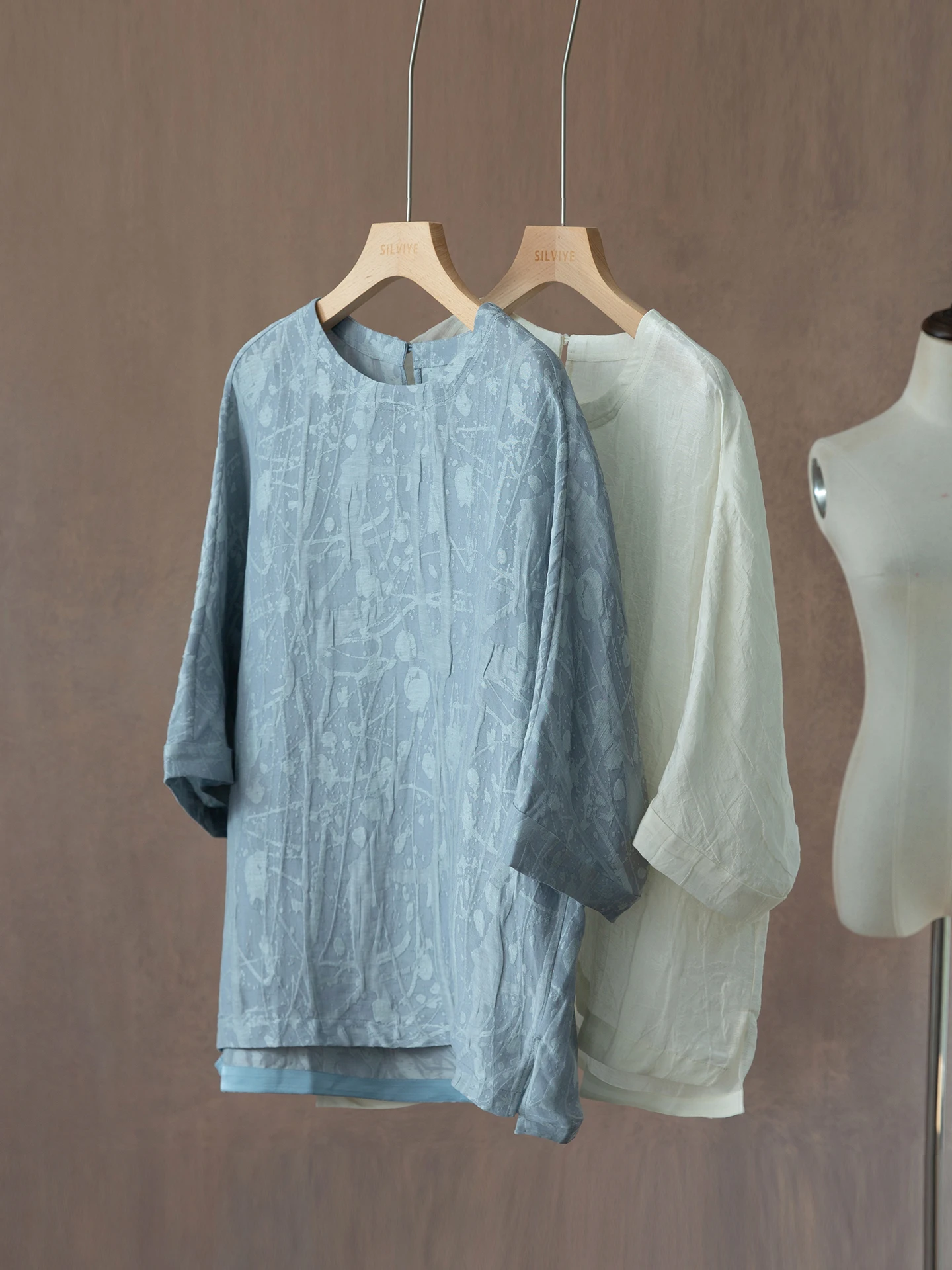 

Свободная однотонная шелковая футболка с круглым вырезом и коротким рукавом, летний топ для женщин, для повседневной носки, из художественного льняного атласа, ткань Seven-Quarte...