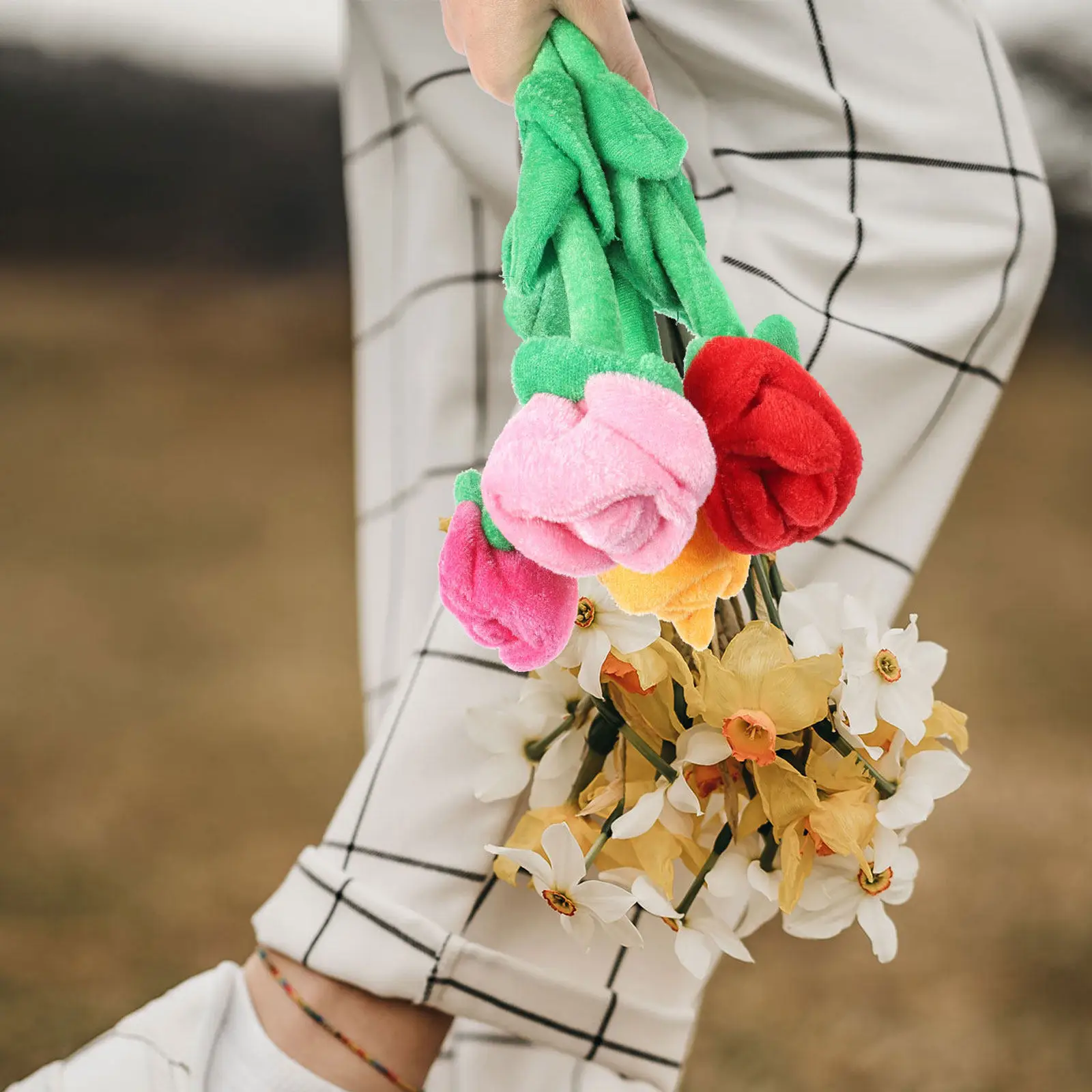 

4Pcs 30Cm Colorful Soft Rose Shaped Stuffed Flowers with Flexible Stems for Kids Room Decor Baby Crib Decoration Gift Simulation