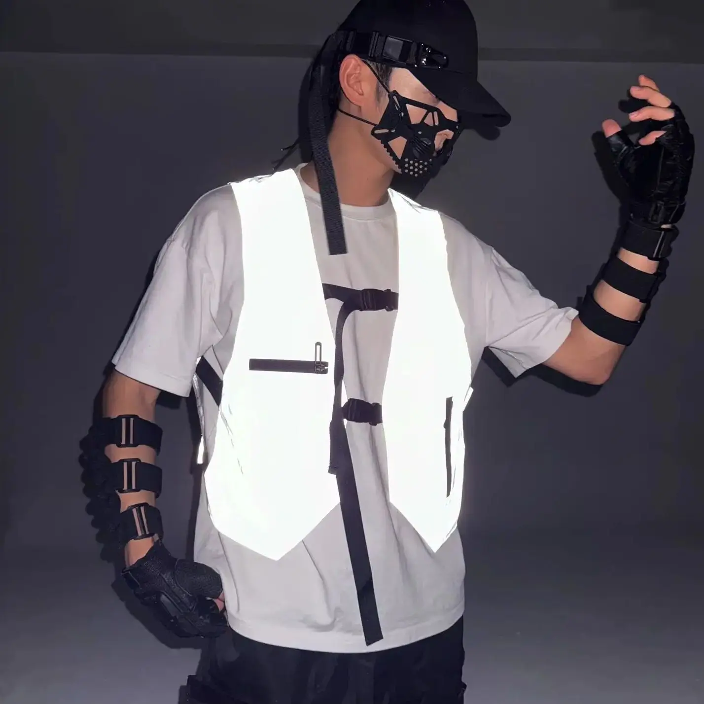 

Tactics Vest Men Outdoor Sports Reflective Waistcoat Night Visible Road Safety Motorcycle Cycling Sleeveless Jacket