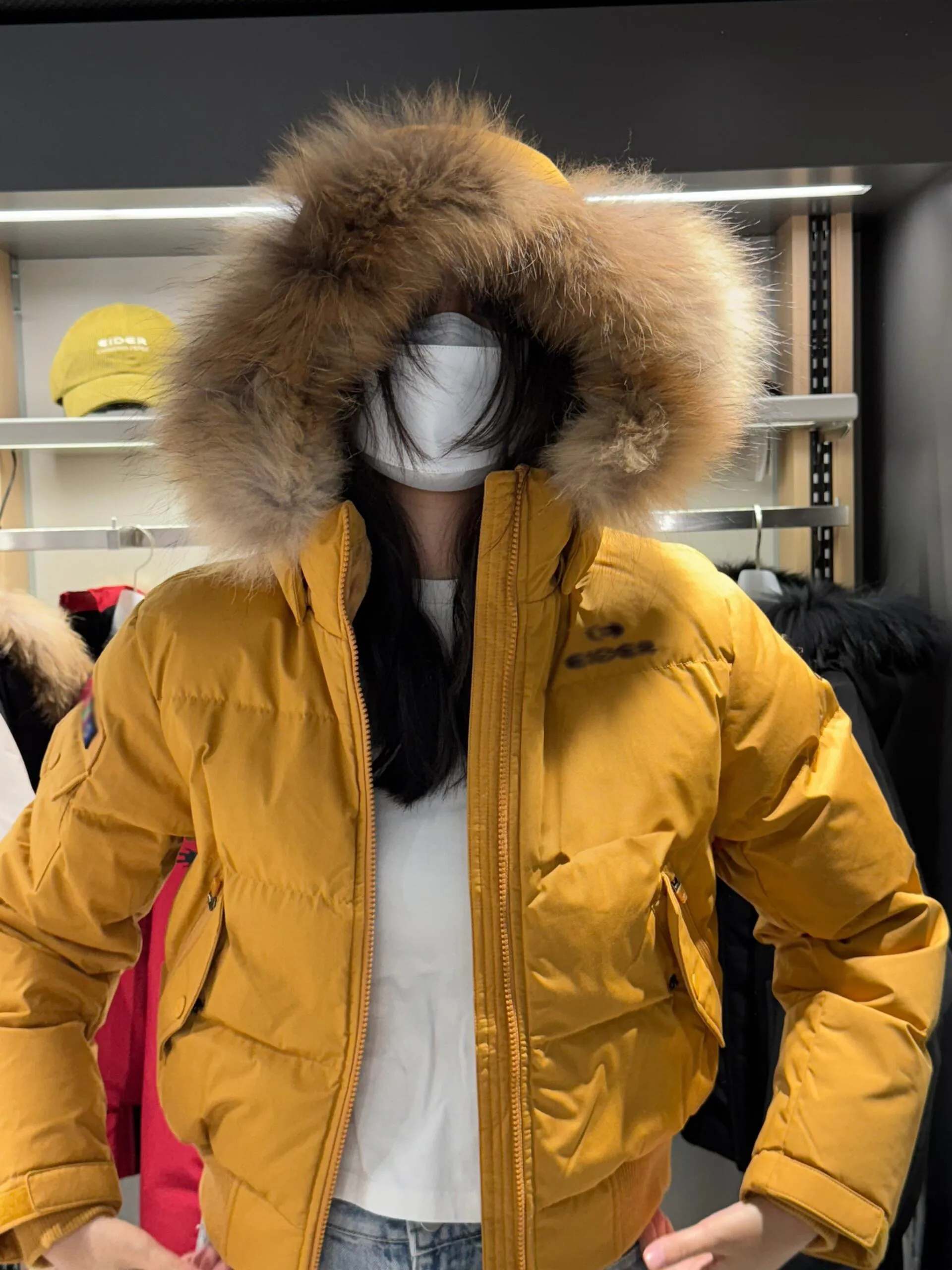 

Новая зимняя желтая универсальная высококачественная хлопковая куртка свободного кроя с капюшоном, утепленная, с большим меховым воротником, женская модная модель