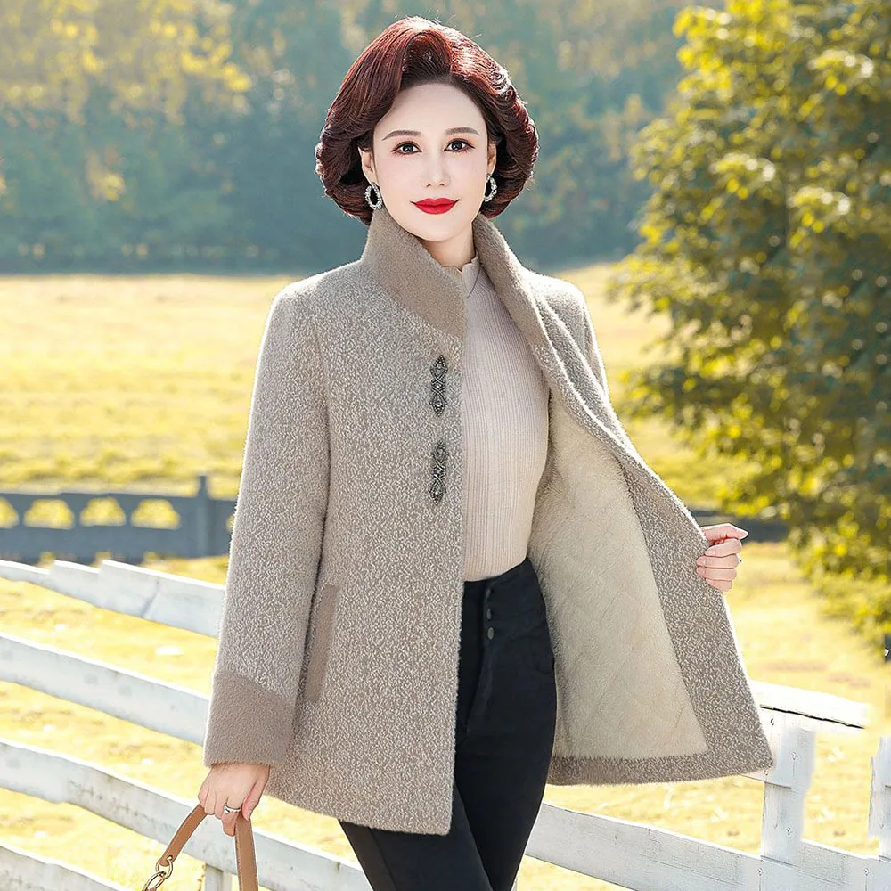 Winter Fashion Collar Fleece Warm Coat Middle-aged Woman Noble Foreign Style Mink Velvet Temperament Coat In Autumn And Winter.