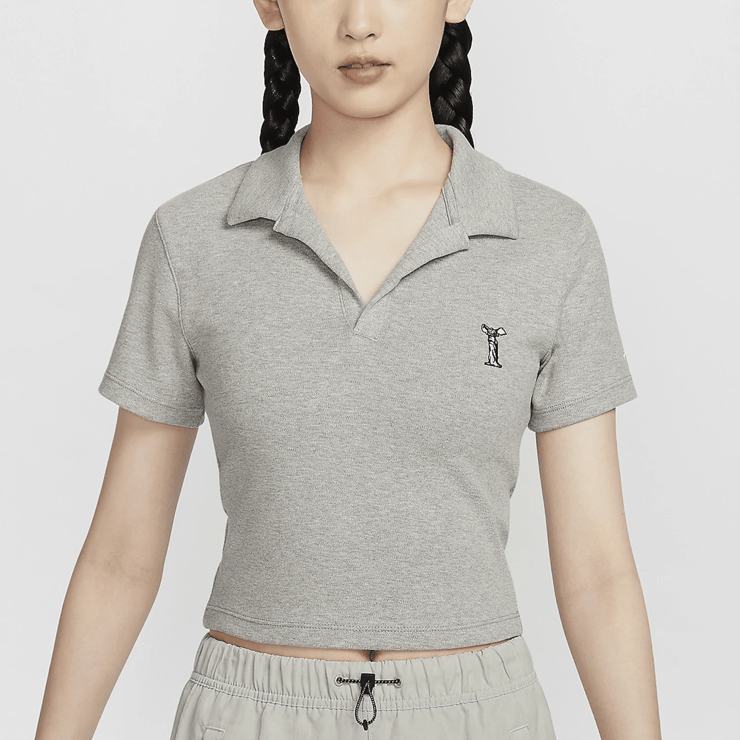 

Официальная летняя новая женская простая повседневная спортивная футболка Nike с отложным воротником HJ6852-063