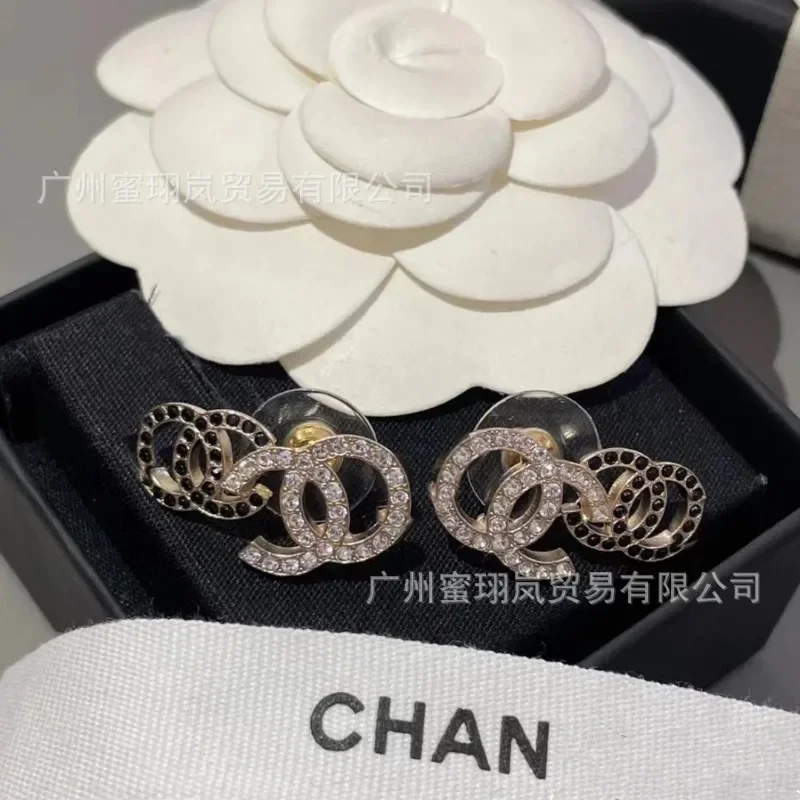 Xiangjia مزدوج C حرف أبيض وأسود أقراط مزدوجة أنثى كامل الماس الربط أنثى 925 إبرة الفضة