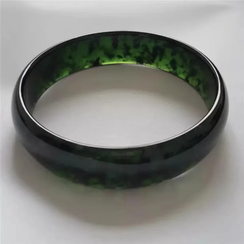 

Браслет из камня и нефрита с магнитным метеоритом