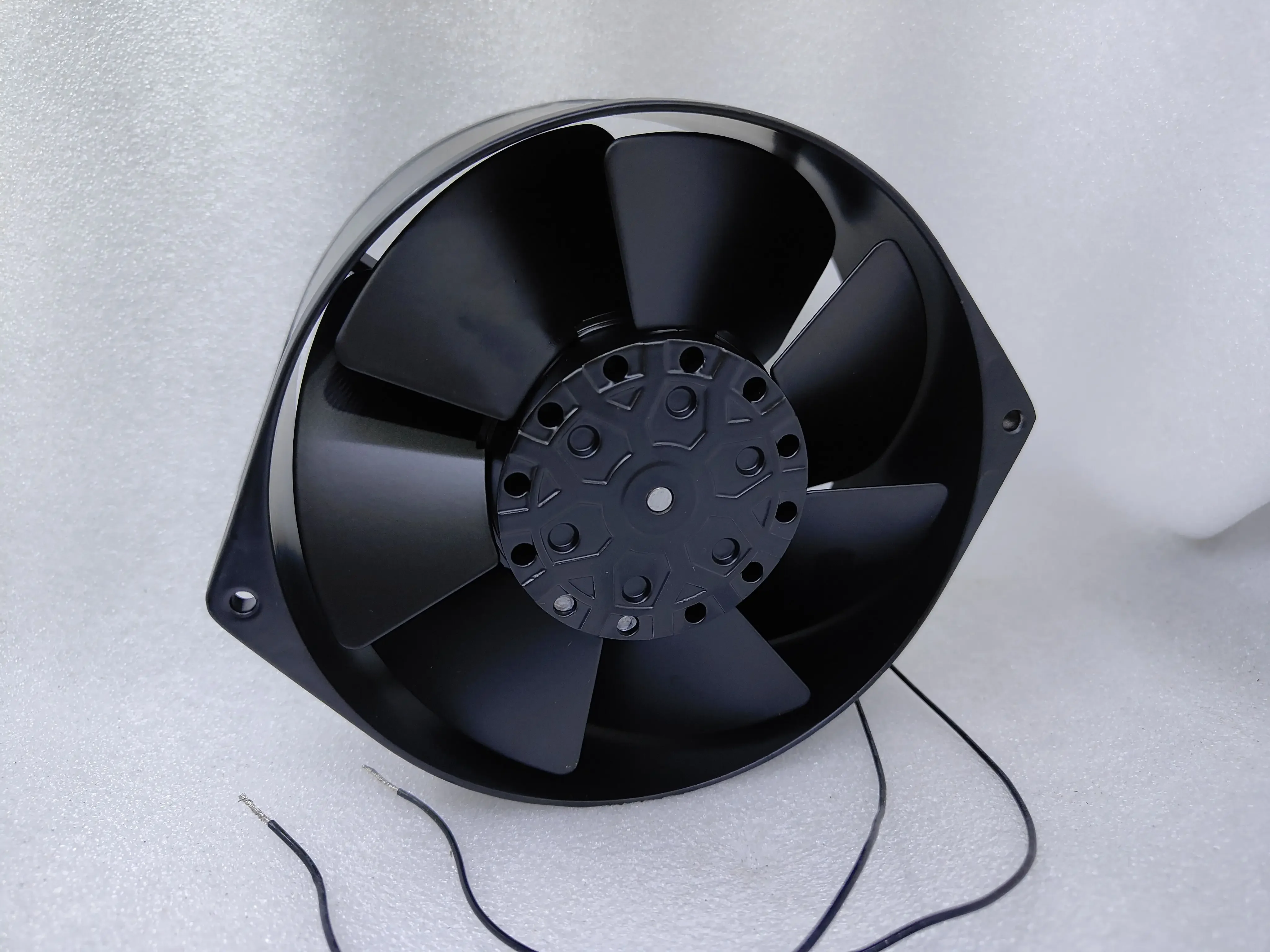 IKURAN U7556KX-TP   43/40W 170x170x55mm 2-Wire Case Cooling Fan