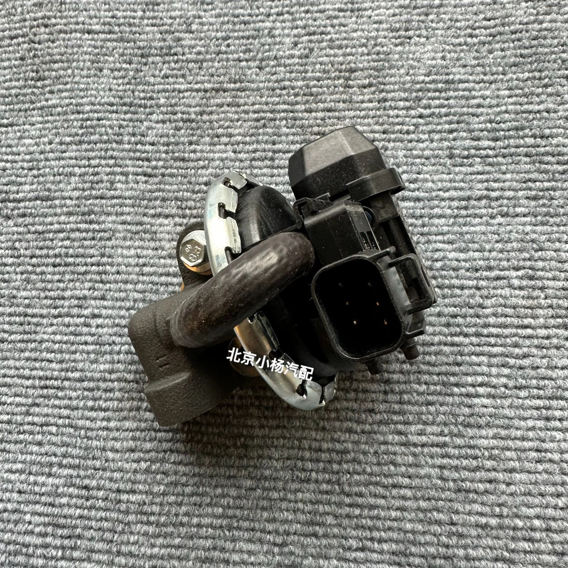 EGR Valve LR012028 for Land Rover Discovery 3 2005-2009 Discovery 4 2010-2016