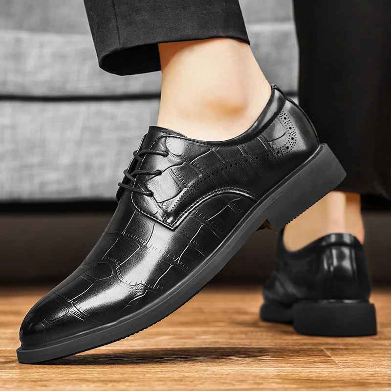 

Men's formal leather shoes Classic retro gentleman style Outdoor leisure business party Office wedding shoes Plus Size 39-47