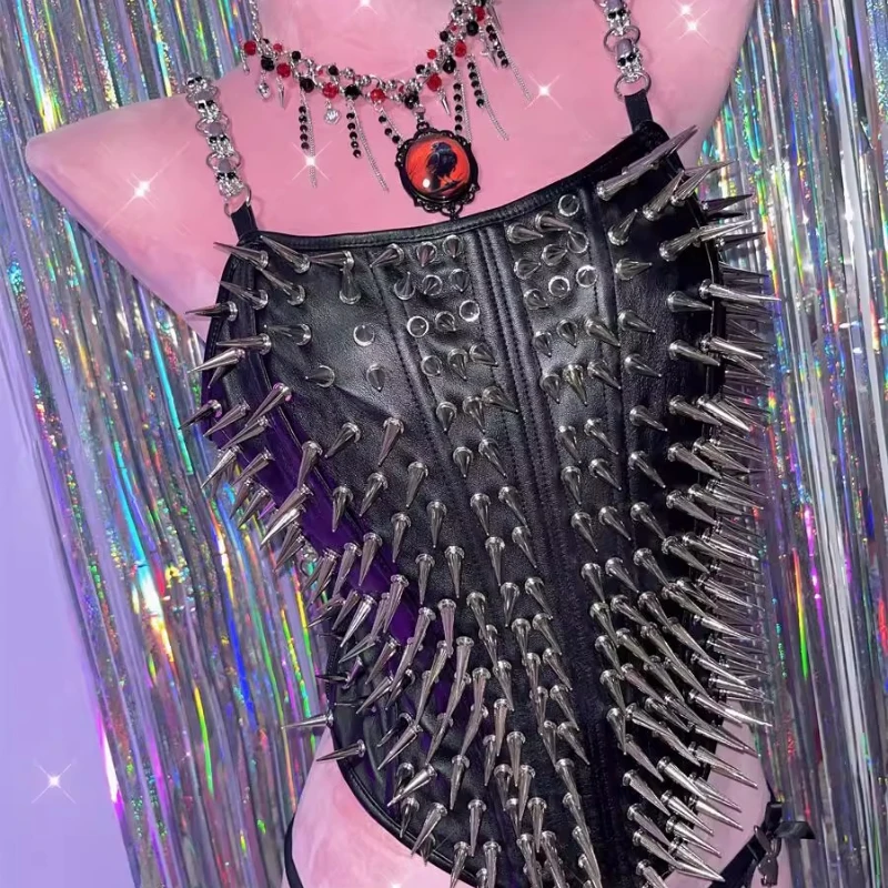 Design originale Nero Y2K Hot Girl Rivet Catena Canotta da donna Europeo Americano Nuovo Punk Sexy Dolce Fresco Sling Vest Ladies