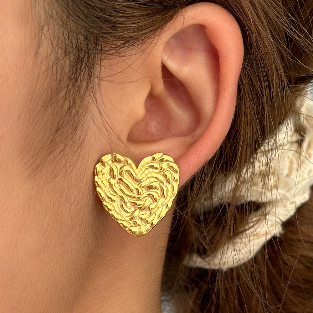 DGIDDK Stainless Steel Corrugated Irregular Heart Stud Earrings Simple Fashion Commuter Earrings Suitable For Women's Daily Wear