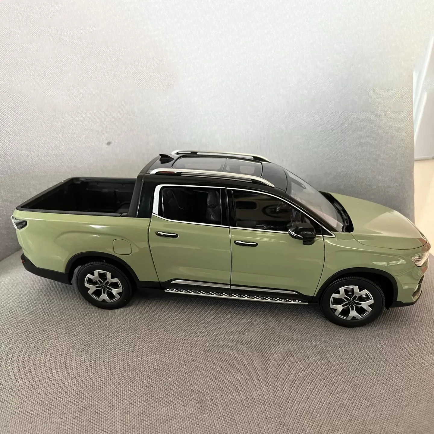 RIDDARA Horizon Desktop Decoration,Geely Die-cast Alloy Micromodel，Pickup Truck Metal Car Model,Adult Gift,green,1:18