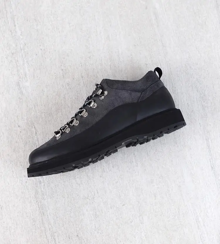 

Men's Thick-Sole Waterproof Anti-Slip Hiking Boots Comfortable and Versatile Outdoor Walking Shoes for Men and Women