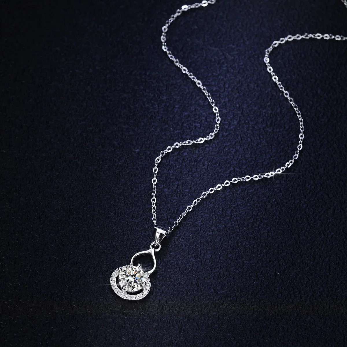 18K gold inlaid diamond necklace, 1 carat D-color moissanite necklace, women's gourd pendant, PT950 platinum collarbone chain