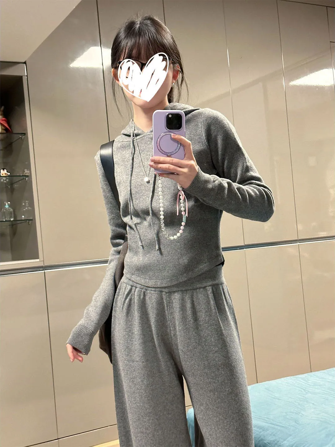 

Fashionable High-End Grey Hooded Knitted Long Sleeve Sweatshirt Women's Early Autumn New Casual Straight Leg Pants Two-Piece Set