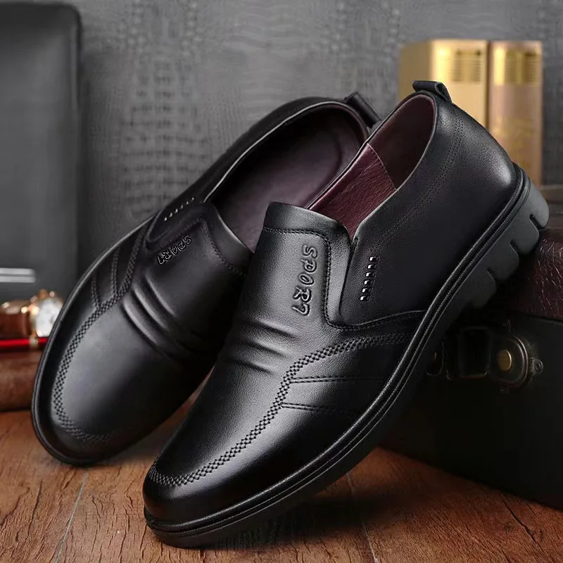 Męskie skórzane buty nowe czarne Miękkie dno antypoślizgowe i oddychające buty męskie Biznesowa sukienka casual Zapatos luksusowe lekkie płaskie