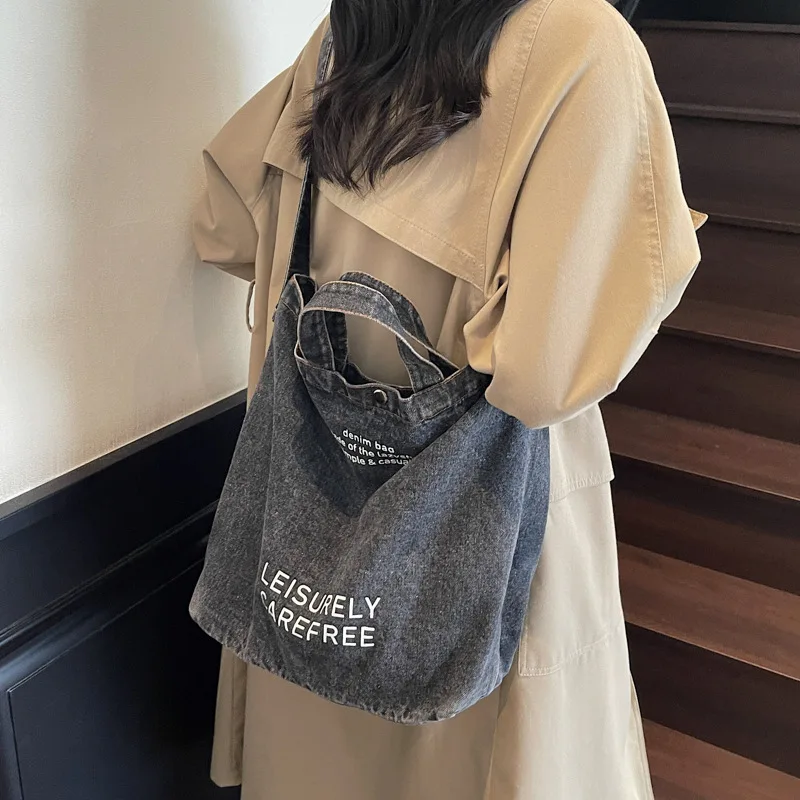 

Повседневная джинсовая сумка через плечо большой вместимости, корейская версия, сумка на одно плечо в стиле ретро с сумками с ручкой с буквенным принтом