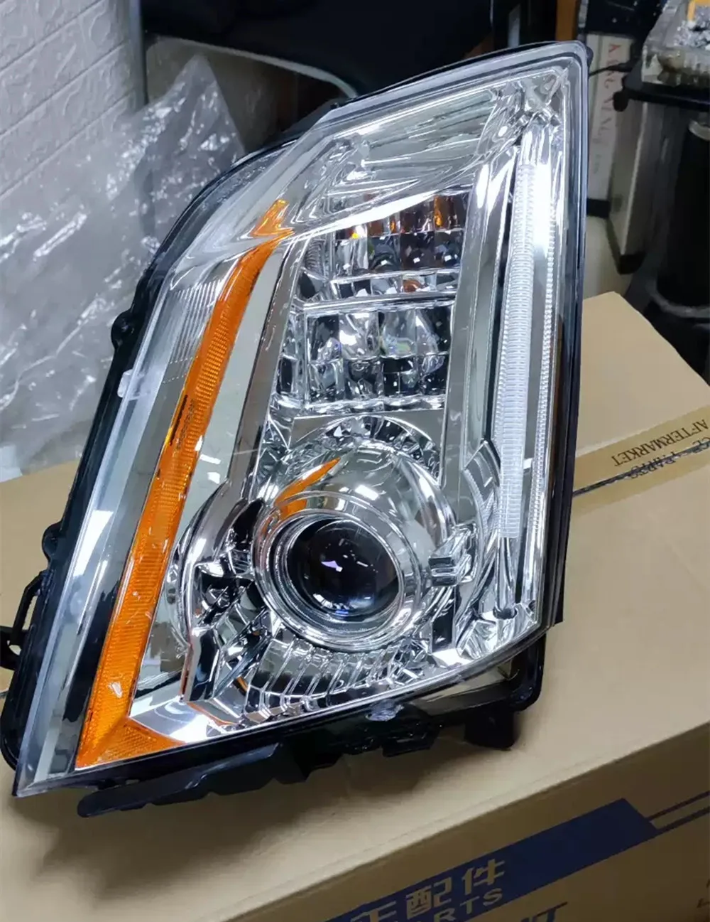 

Headlight Assembly with Turn Signal for Cadillac CTS 2008-2013