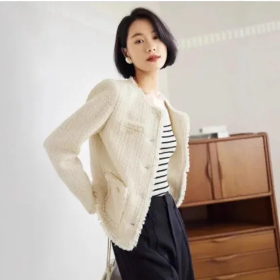 

Бежевое шерстяное короткое пальто в стиле ретро с небольшим ароматом, элегантные роскошные топы с карманами, женские корейские модные офисные верхняя одежда, осень