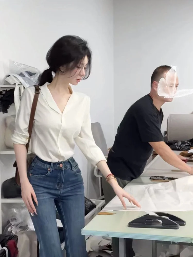 

Stylish Versatile Women's White Shirt Inner Wear Base Layer Top for Layering Commute Style Korean Fit Long Sleeve V-Neck