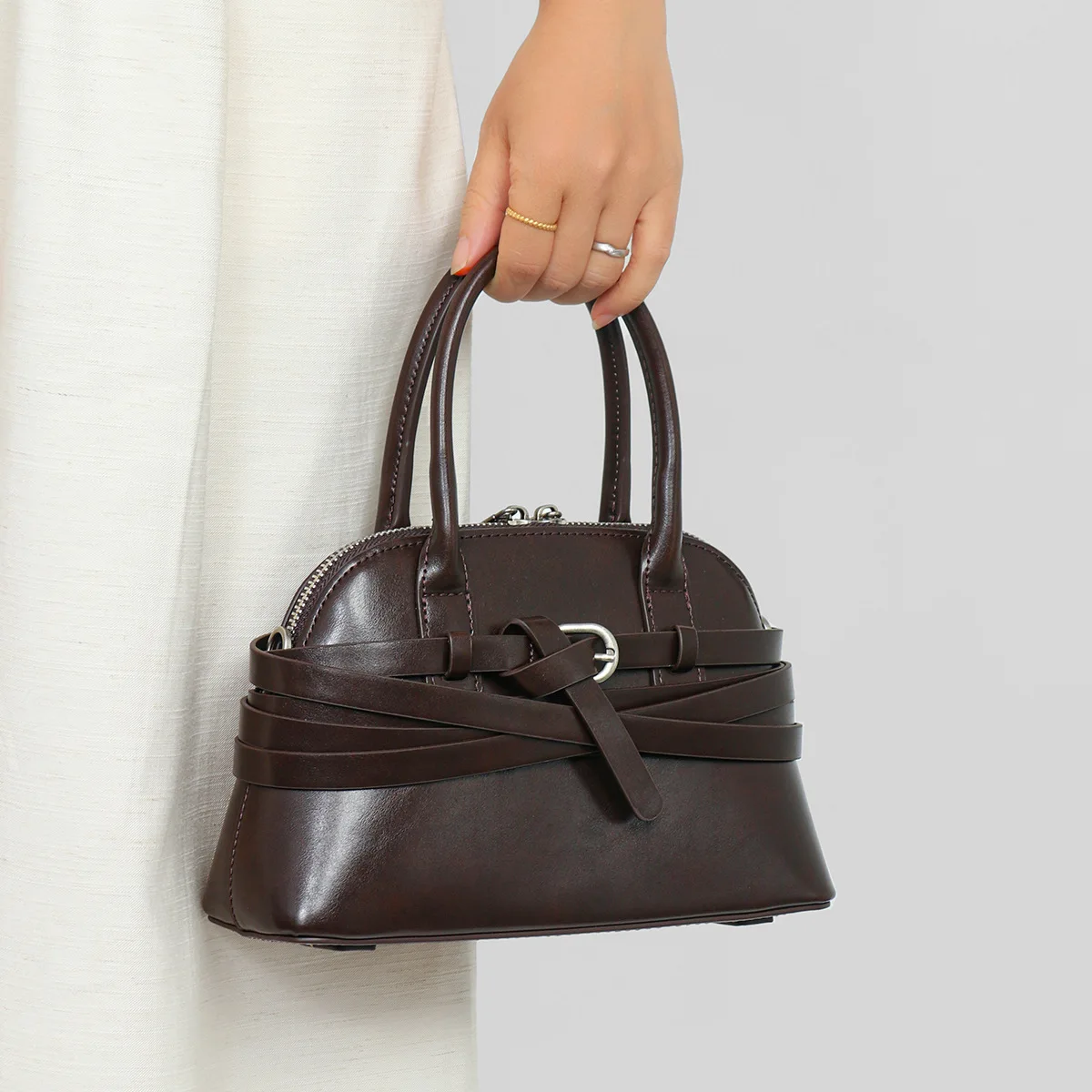 

Модная повседневная ручная сумка-ракушка 2025, персонализированная пряжка на ремне, дизайнерская роскошная сумка через плечо на одно плечо