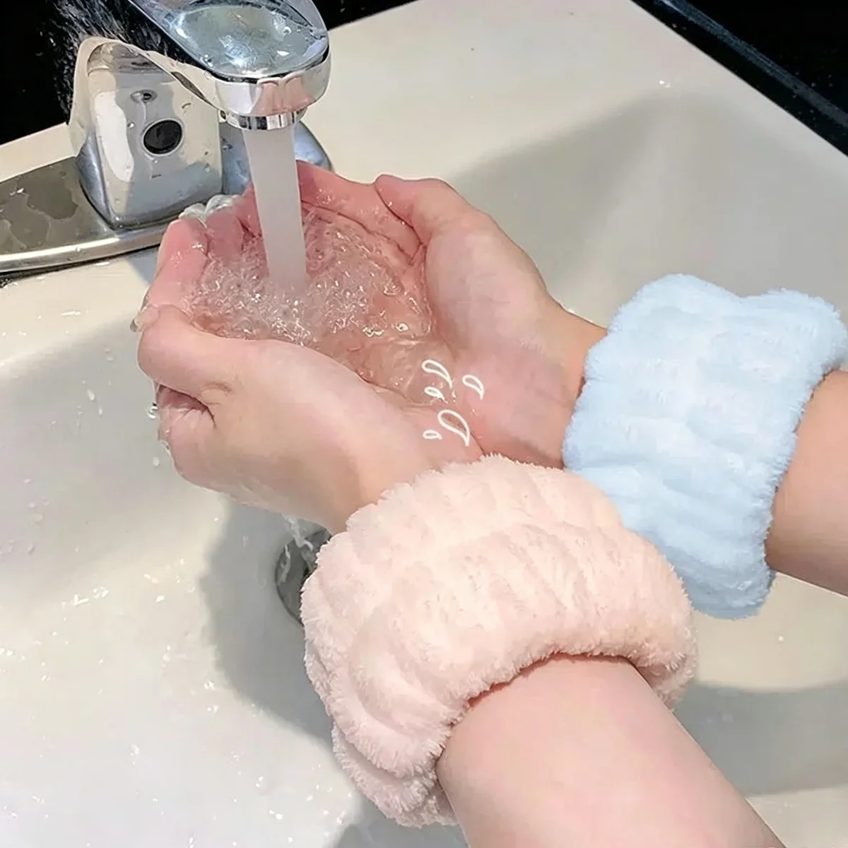 4pcs Water absorbing face washing wristband with soft anti drip wristband for skincare, makeup removal, and cleaning purposes