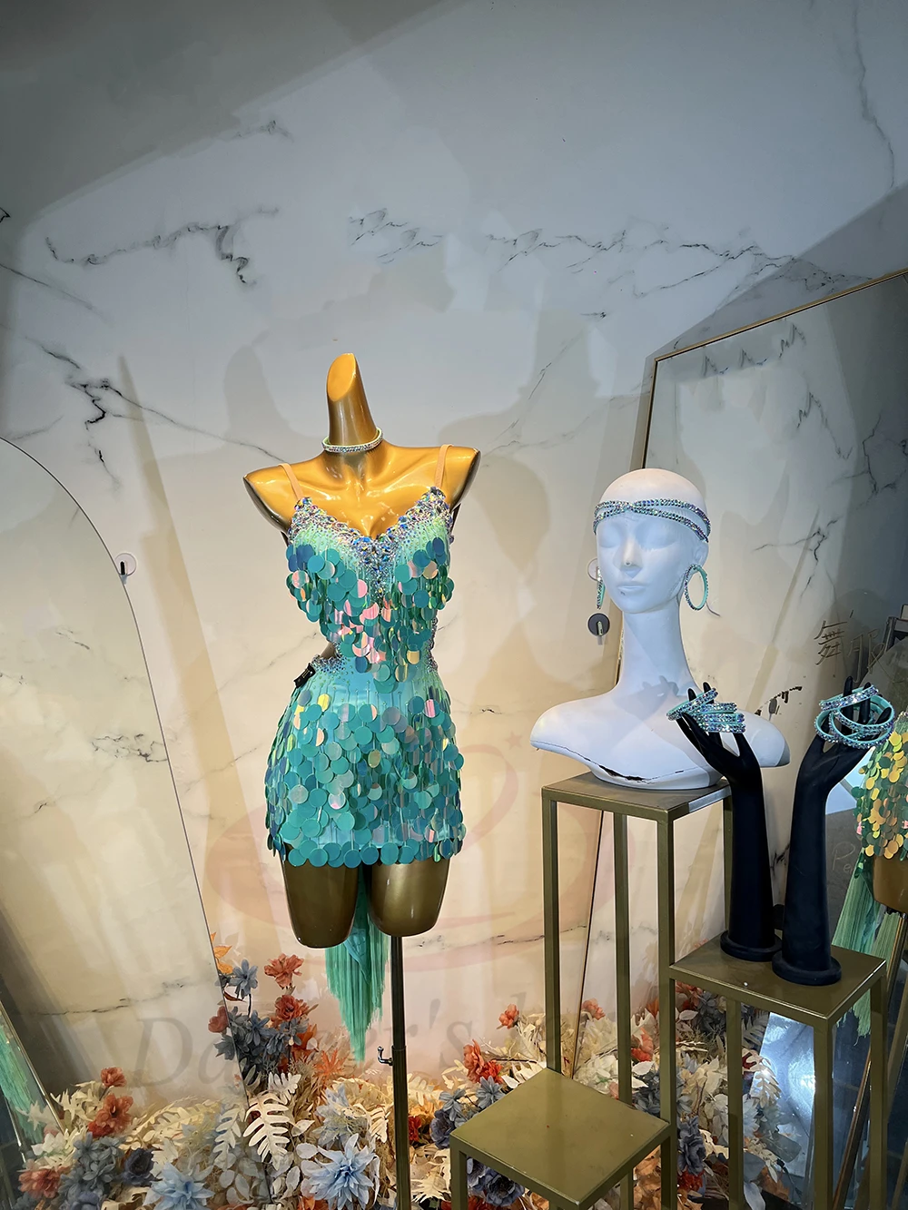 

Костюм для латиноамериканских танцев: женское платье для выступлений с пайетками, бахромой и вырезами, индивидуальный пошив, для взрослых и детей, для самбы