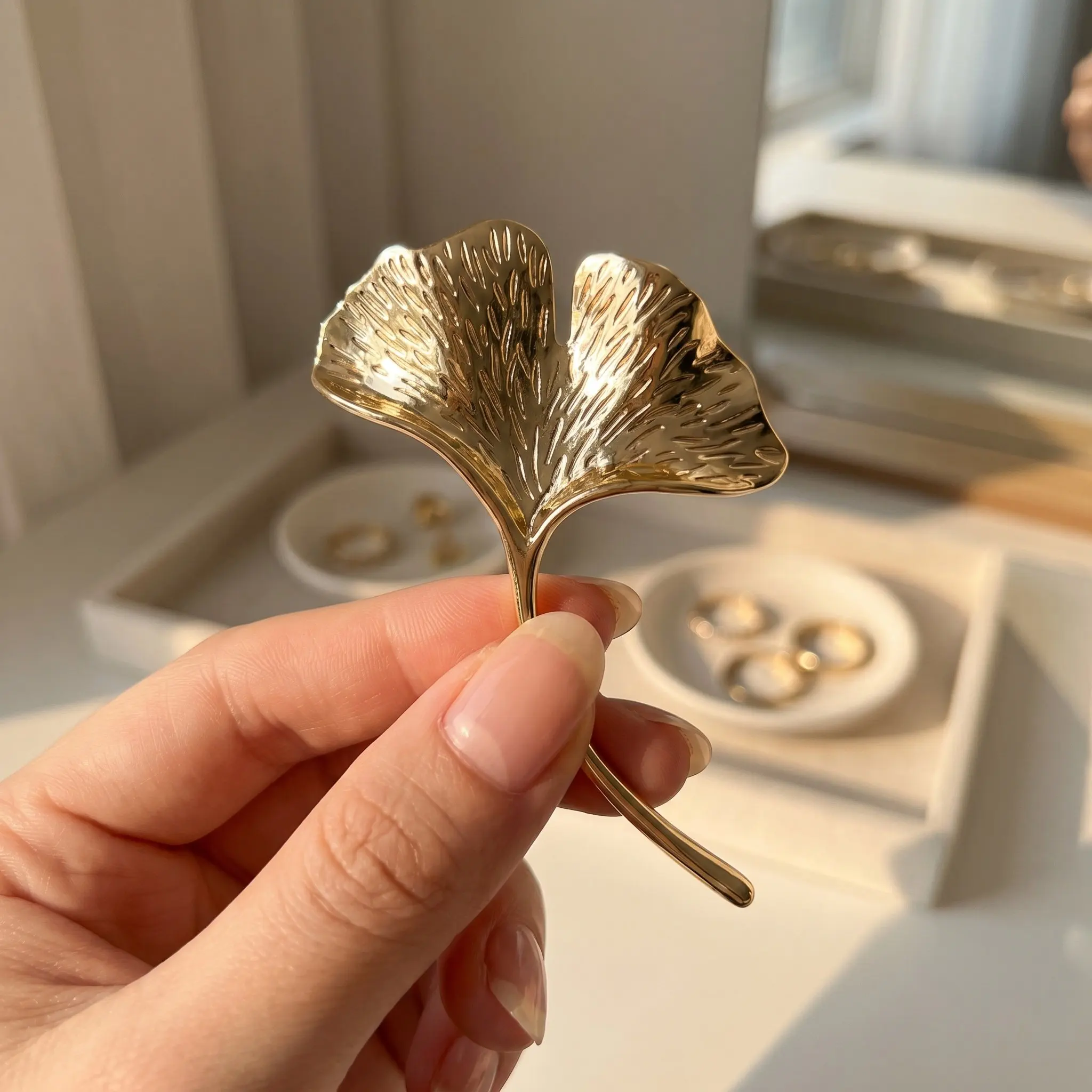 2Pcs Ginkgo Leaf Brooch Pins Vintage Alloy Lapel Pin Clothes Shawl Cloak Dress Party Birthday Gifts Clothes Brooch