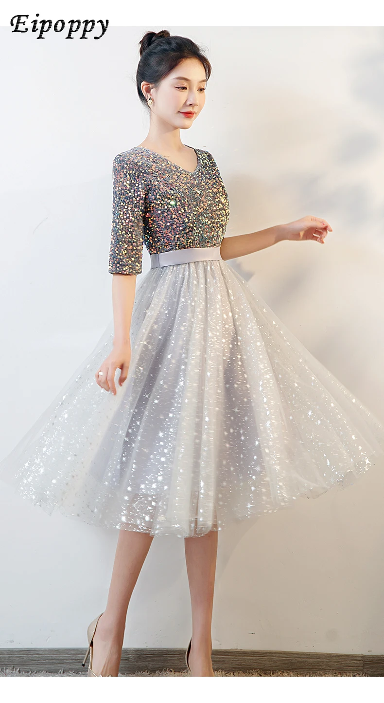 Erwachsene weibliche kurze Abnehmen Student Poesie Rezitation Host Kunst Prüfung sternen klare Abendkleid