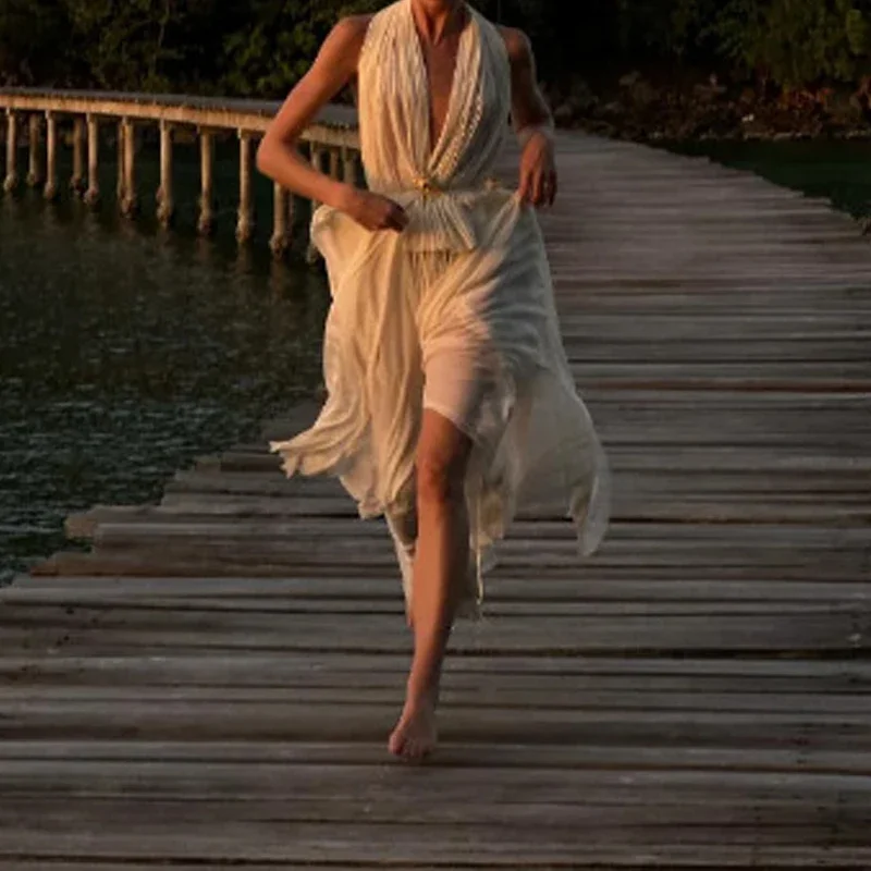 Mode Einfarbig Strand Urlaub Outfits Casual Plissee Lose Cover-up Neue Neckholder Tiefem V-ausschnitt Rückenfreie Tops & halbe Röcke Sets