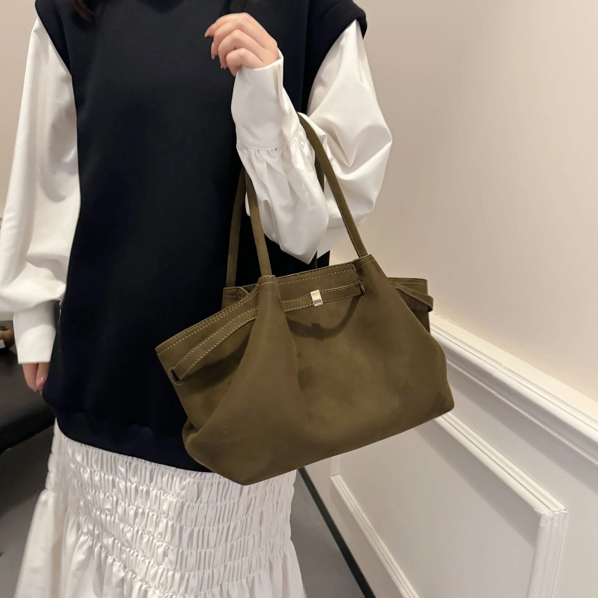 Suede Leather Underarm Shoulder Bag For Women 2024 New Fashion Large Capacity Handbag Design Wedding Commuter Crossbody Tote Bag