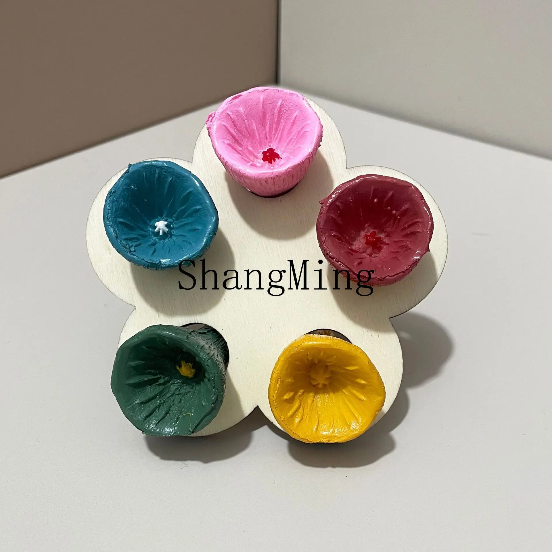 

PYH Modern Simple Fashion Resin Flowers Bees Bugs Drinking Water Feeding Cup Plank Garden