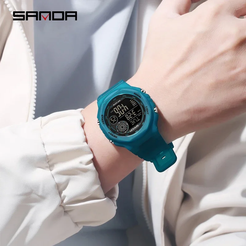 SANDA SD6259 ساعة إلكترونية عصرية بتقويم منبه مقاومة للصدمات وحزام سيليكون مقاوم للماء ساعة يد رقمية رياضية