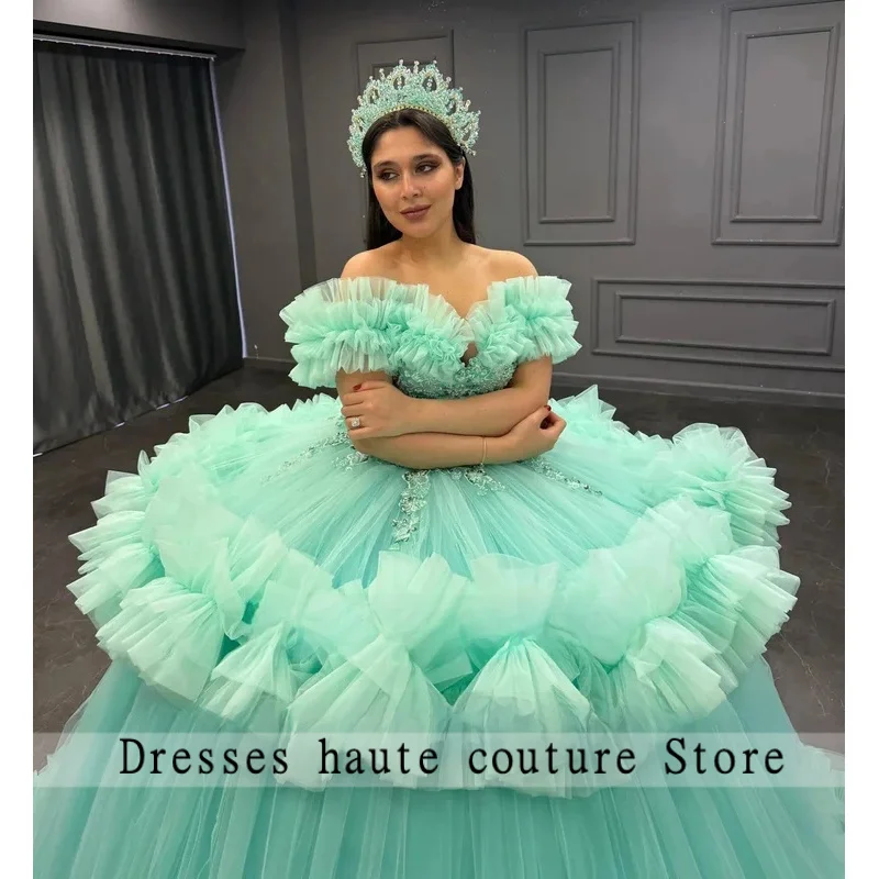 Sprookjesachtige gelaagde Quinceanera-jurken voor meisjes Uit de schouder A-lijn Geplooide applicaties Vestidos De 15 Plus Aangepast