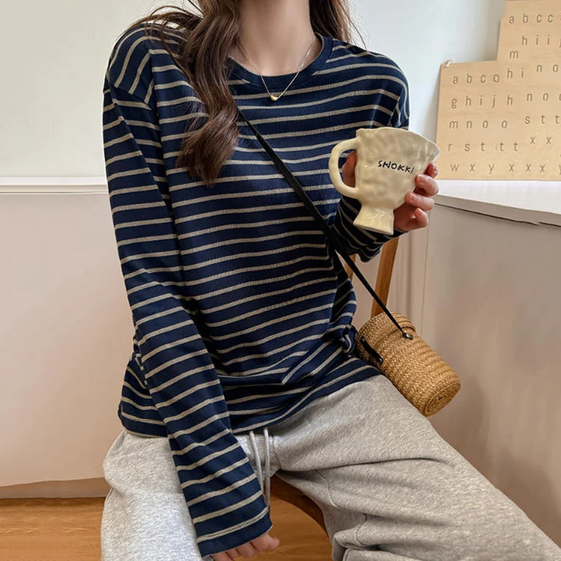 Korean Striped Long Sleeve T-shirt Women Autumn Winter Loose Round Neck Pullover Woman 2026 All Match Casual Basic Tee Top