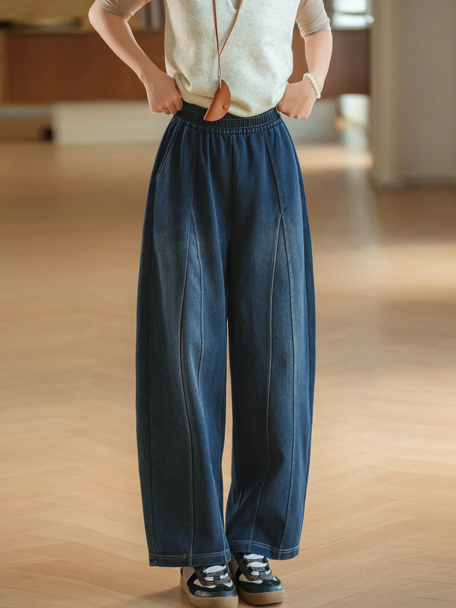 Heavy-Duty Weathered Cotton Elastic-Waist Jeans Ladies Loose Fit Polyester Fiber Multi-Line Seperation Washing Process