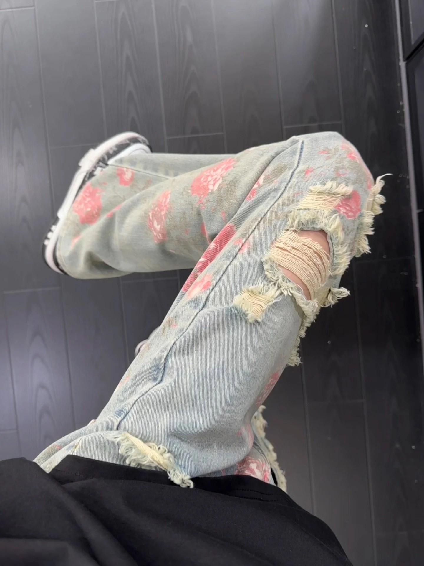 

Rose Floral Men's Loose Straight Leg Jeans Hole Punching American High Street Style Durable Wear Resistant Youth Fashion