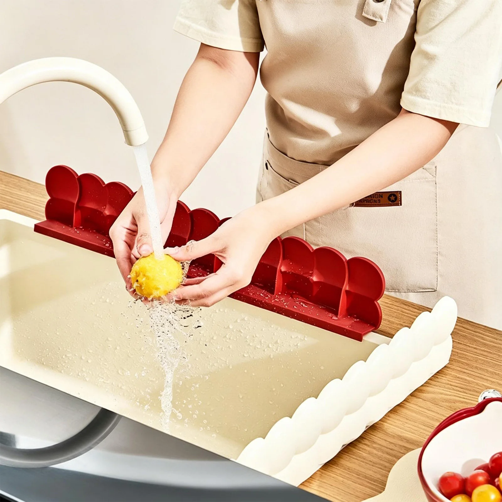 Silicone Sink Splash Guard with Suction Cups Water Barrier Easy To Clean 9.3cm Height for Kitchen Sink Cooktop Bathroom Tub Use view 3