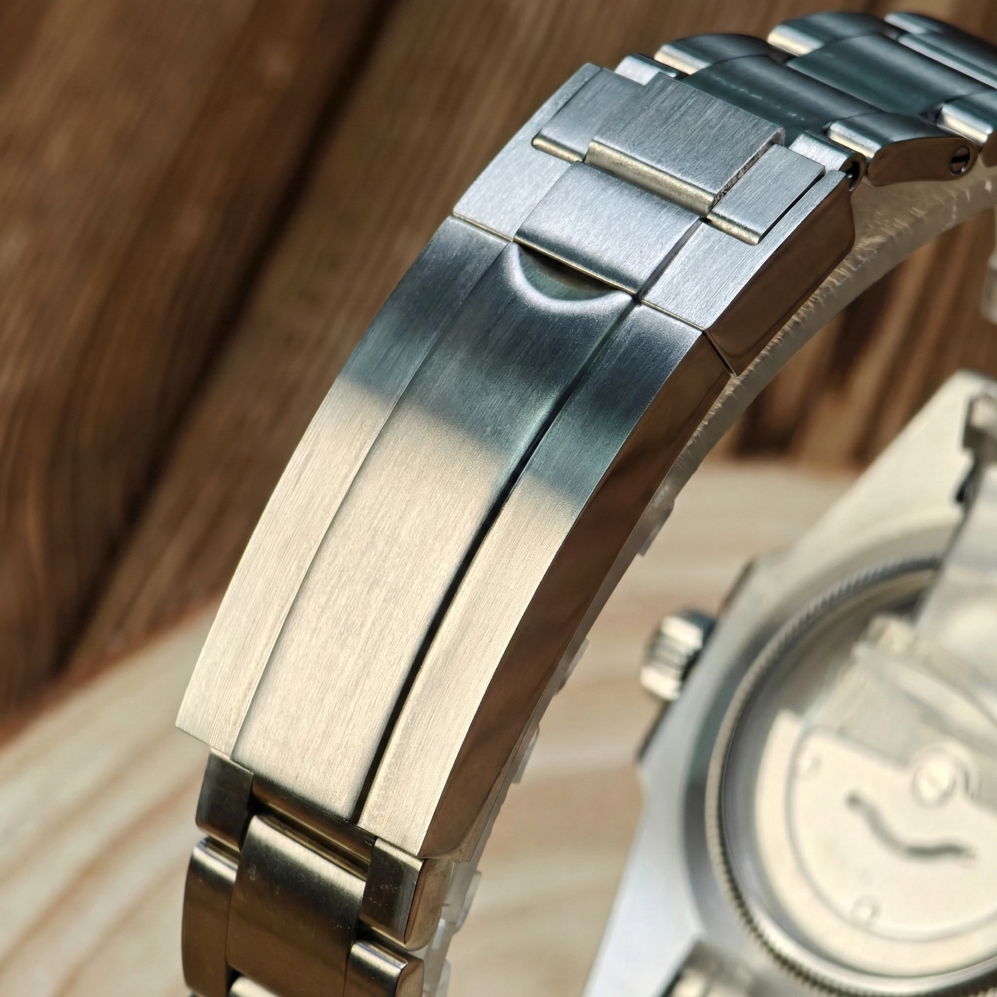Vollständig personalisierte Corgeut NH35 Automatikuhr für Herren, Taucheruhr 100M, Saphirglas, Keramiklünette, Stahl, personalisiertes Logo auf Zifferblatt, Krone und Gehäuseboden. – Detail 7