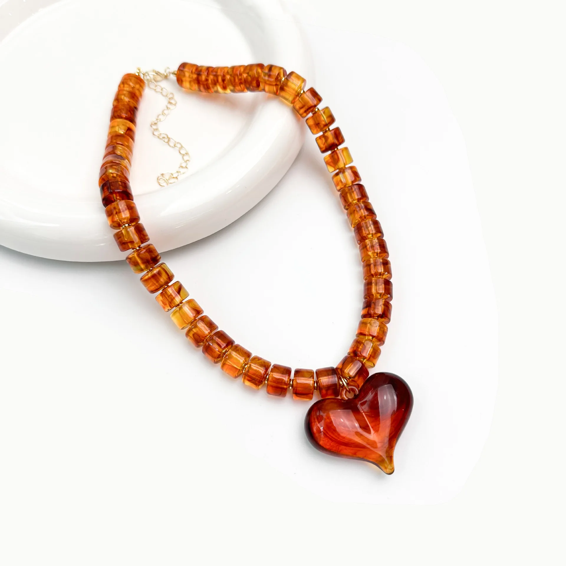 Vintage Resin Amber Geometric Heart Shape Pendant Necklace for Women Acrylic Beaded Choker Necklaces Maillard Jewelry Gifts