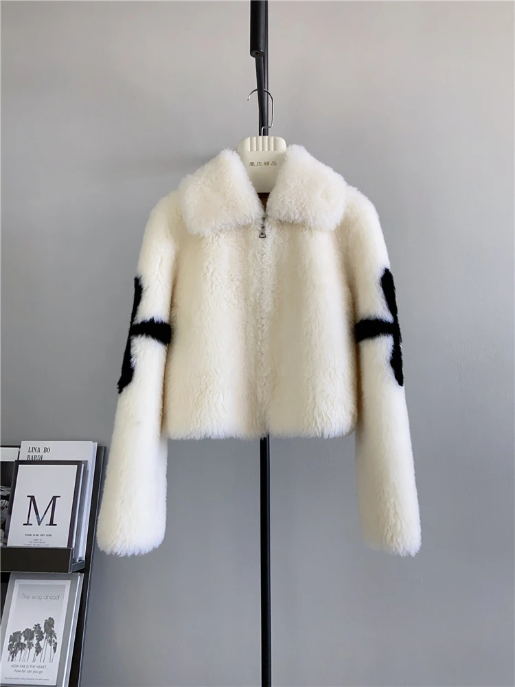 2024 color blocking composite fur fur coat short women's lapel loose and thick autumn and winter sheep shearing fleece