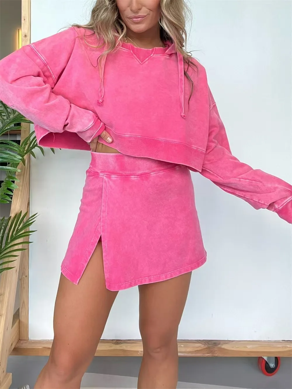 

Sexy Femme Short Hoodies And Skirt Set Fashion New 2025 Apring And Autumn Personality Pullover Tops + Slit Skirt Two Piece Sets