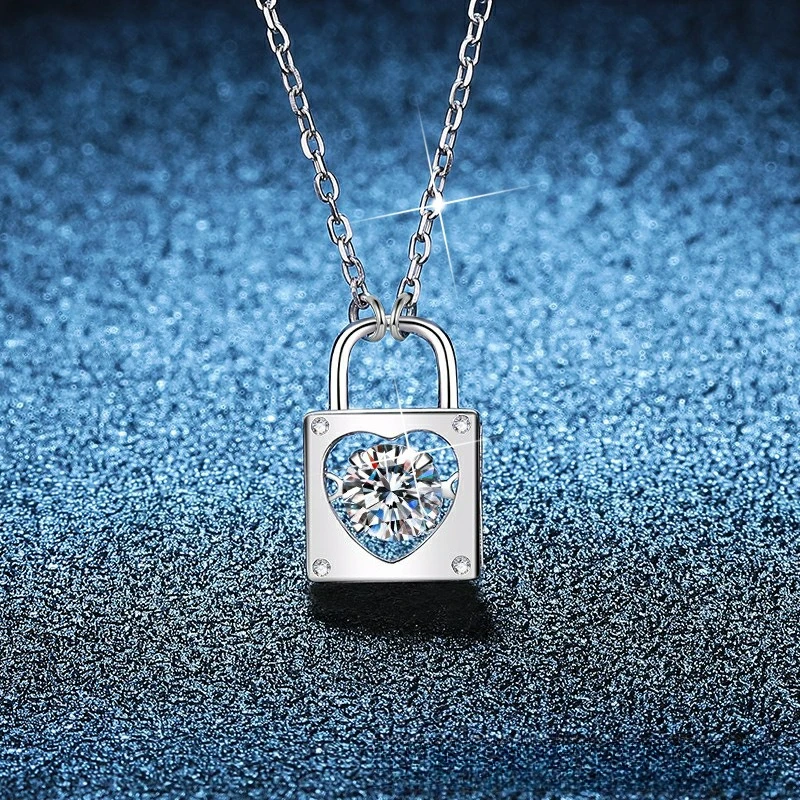 Mosang Diamond Platinum PT950 18K Gold Necklace, Simple and Luxurious, Niche Love Lock, Lively and Pulsating Heart Necklace
