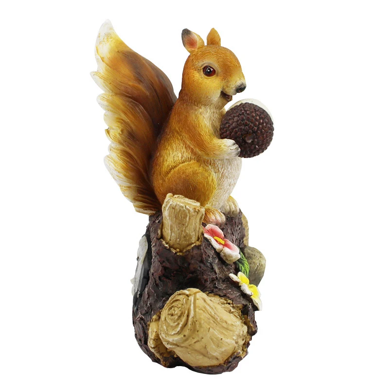 Outdoor garden solar-powered squirrel eating pinecone ornament, resin craft, courtyard simulated wood decoration