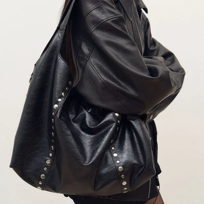 

Large Capacity Rivet Bag Women's Summer Versatile 2025 New Soft PU Single Shoulder Underarm Bag Casual Commuting Tote Bag
