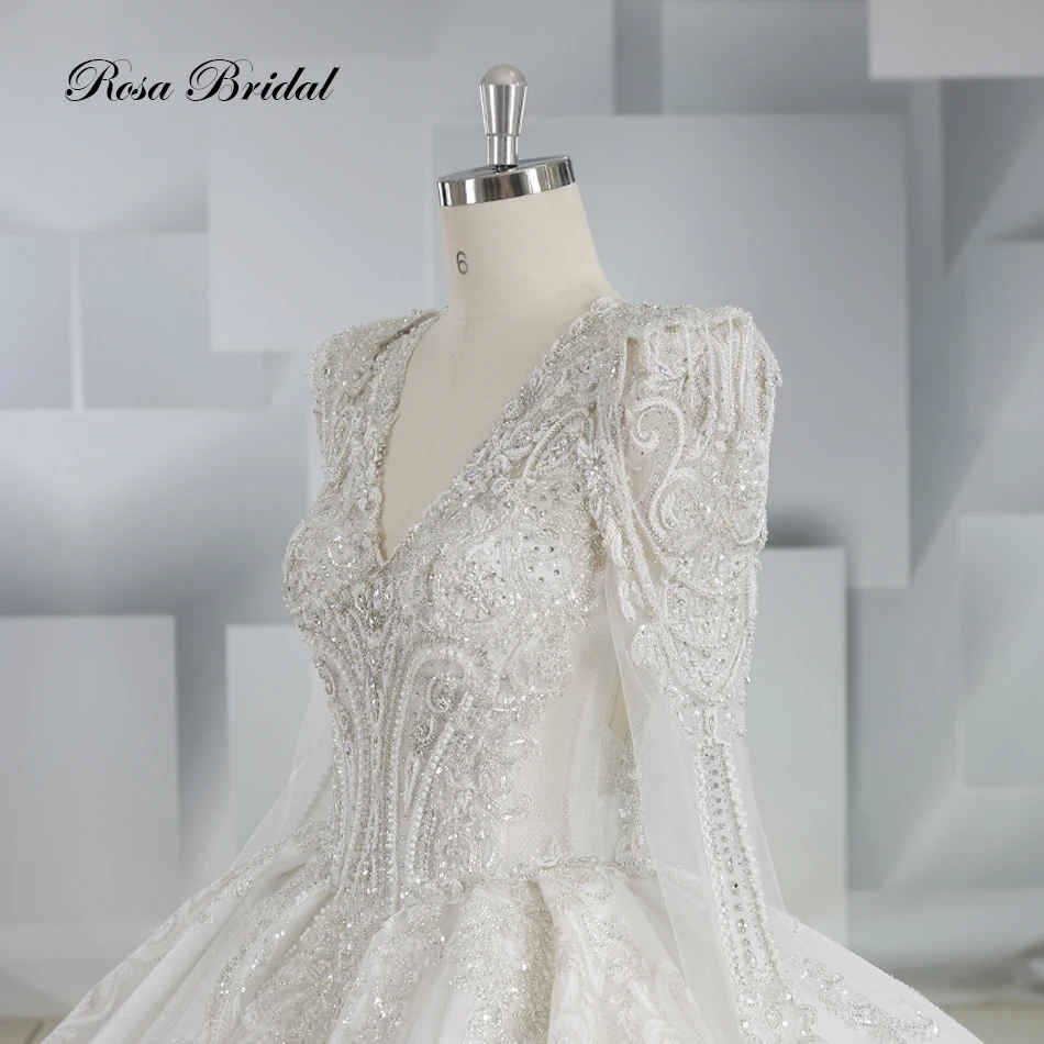 2024 New Design Luxury Princess V-neckline Wedding Dress