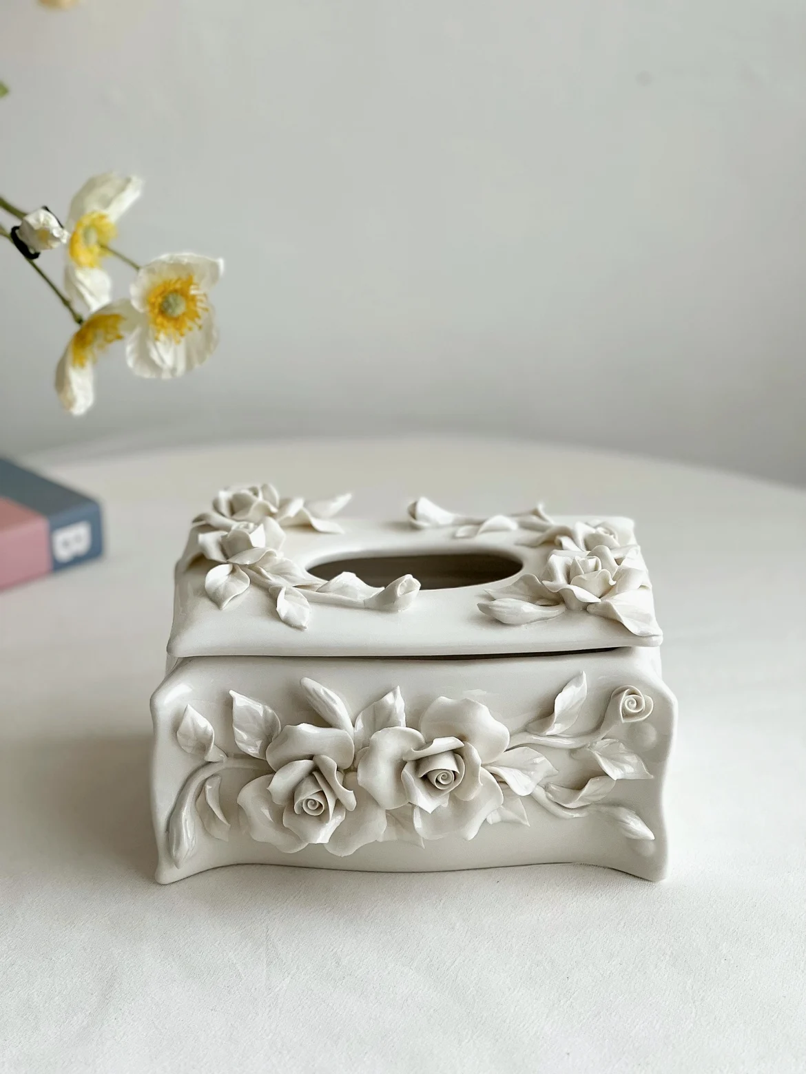 Heavy industry retro palace style milky white hand-kneaded three-dimensional flower ceramic tissue box