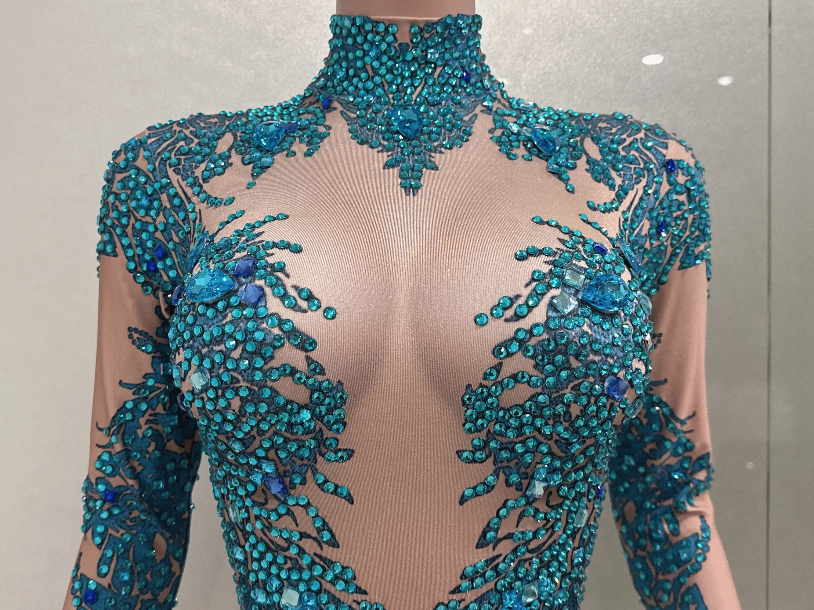 Em estoque de alta qualidade brilhante diamante azul cor bainha macacão boate cantor dj desempenho traje dançarino palco wear